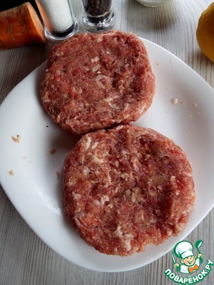 Чизбургер с сочным салатом Чизбургер с сочным салатом