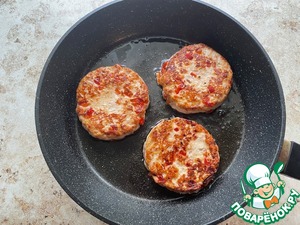 Гамбургер по мотивам "Паприкаш" Гамбургер по мотивам "Паприкаш"