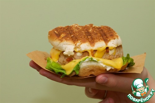 Гамбургер по мотивам "Паприкаш" Гамбургер по мотивам "Паприкаш"