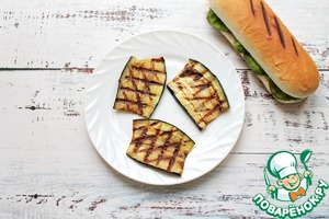 Хот дог с жареным сыром и баклажаном Хот дог с жареным сыром и баклажаном