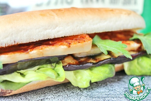 Хот дог с жареным сыром и баклажаном Хот дог с жареным сыром и баклажаном