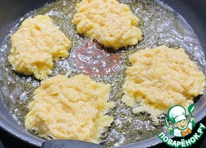 Яблочные драники с манкой Яблочные драники с манкой