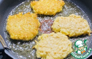 Яблочные драники с манкой Яблочные драники с манкой