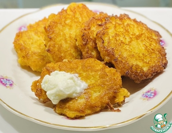 Яблочные драники с манкой Яблочные драники с манкой