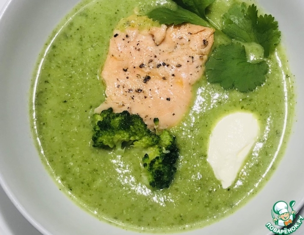 Крем-суп из брокколи с семгой
