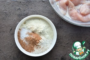 Куриный бургер с капустным салатом