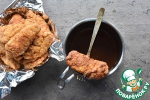 Куриный бургер с капустным салатом