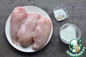 Куриный бургер с капустным салатом