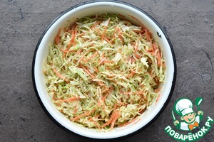 Куриный бургер с капустным салатом