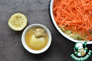 Куриный бургер с капустным салатом