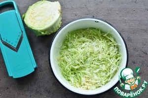 Куриный бургер с капустным салатом