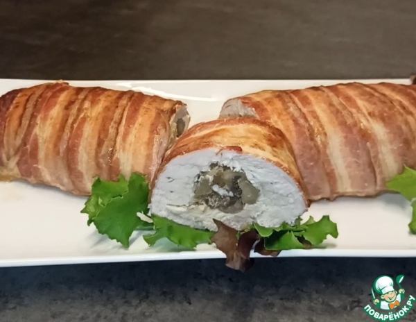 Куриный рулет с грибами в беконе Куриный рулет с грибами в беконе