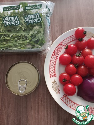 Лёгкий салат из рукколлы и консервированного тунца