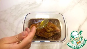 Салат с рукколой, камамбером и медовой курицей Салат с рукколой, камамбером и медовой курицей