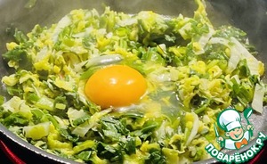 Пирожки с зеленым луком, пекинской капустой и яйцом Пирожки с зеленым луком, пекинской капустой и яйцом