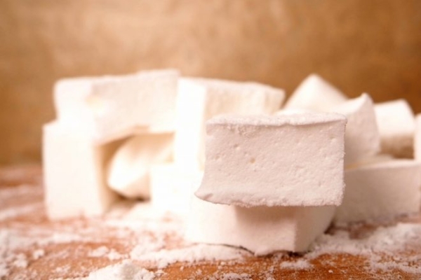 Маршмеллоу из сахара, желатина и воды Маршмеллоу из сахара, желатина и воды