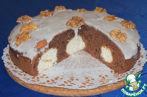 Шоколадный пирог с творожными шариками