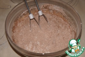 Шоколадный пирог с творожными шариками