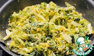 Пирожки с зеленым луком, пекинской капустой и яйцом Пирожки с зеленым луком, пекинской капустой и яйцом