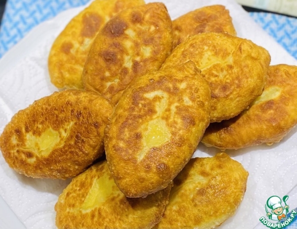 Пирожки с зеленым луком, пекинской капустой и яйцом Пирожки с зеленым луком, пекинской капустой и яйцом