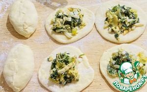 Пирожки с зеленым луком, пекинской капустой и яйцом Пирожки с зеленым луком, пекинской капустой и яйцом