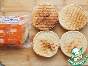 Брускетта с запеченой фетаксой и черри Брускетта с запеченой фетаксой и черри