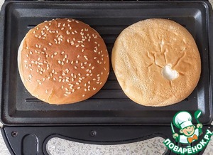 Брускетта с запеченой фетаксой и черри Брускетта с запеченой фетаксой и черри