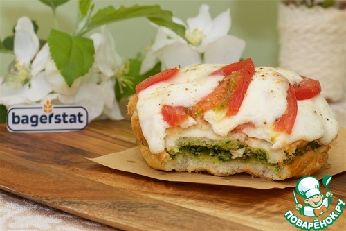 Булочка по мотивам "Капрезе" Булочка по мотивам "Капрезе"