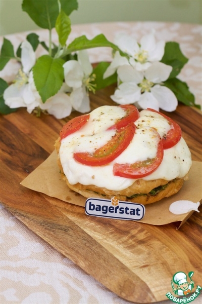 Булочка по мотивам "Капрезе" Булочка по мотивам "Капрезе"