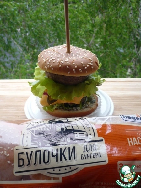 Бургер с шампиньонами и куриным филе Бургер с шампиньонами и куриным филе