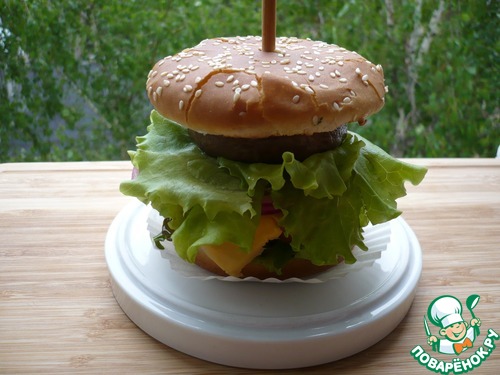 Бургер с шампиньонами и куриным филе Бургер с шампиньонами и куриным филе