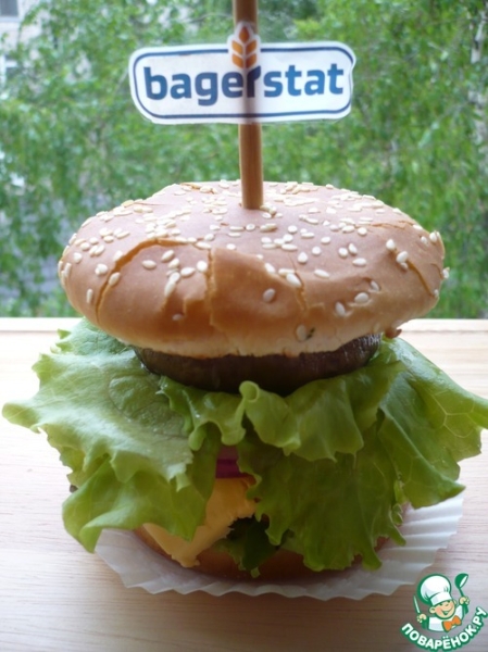 Бургер с шампиньонами и куриным филе Бургер с шампиньонами и куриным филе