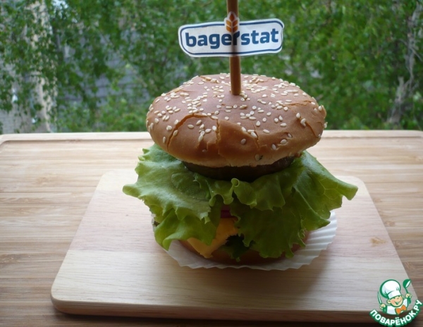 Бургер с шампиньонами и куриным филе Бургер с шампиньонами и куриным филе