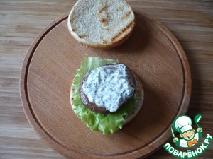 Бургер с шампиньонами и куриным филе Бургер с шампиньонами и куриным филе