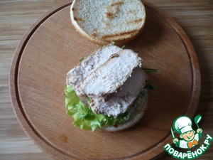 Бургер с шампиньонами и куриным филе Бургер с шампиньонами и куриным филе