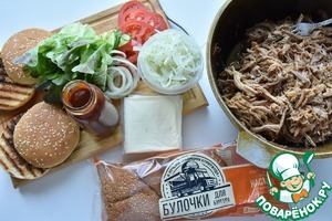 Бургер со свининой тушеной в пиве