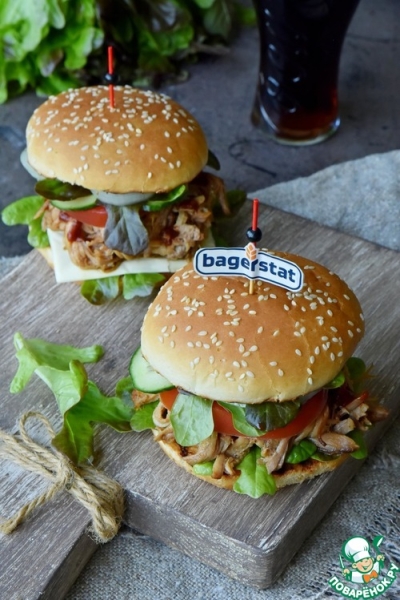 Бургер со свининой тушеной в пиве