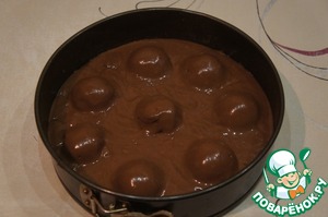 Шоколадный пирог с творожными шариками