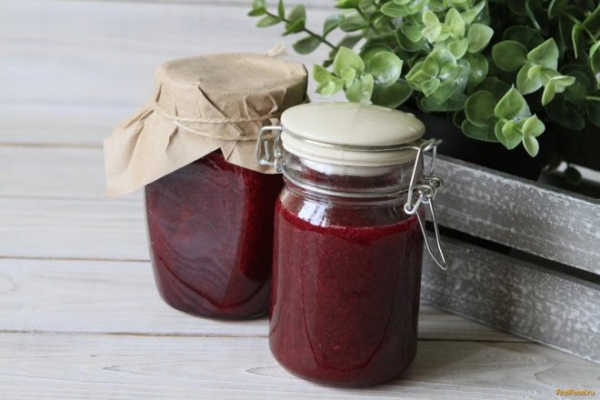 Прозрачный джем из черной смородины без косточек Прозрачный джем из черной смородины без косточек