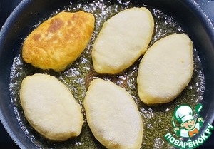 Пирожки с зеленым луком, пекинской капустой и яйцом Пирожки с зеленым луком, пекинской капустой и яйцом