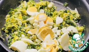 Пирожки с зеленым луком, пекинской капустой и яйцом Пирожки с зеленым луком, пекинской капустой и яйцом