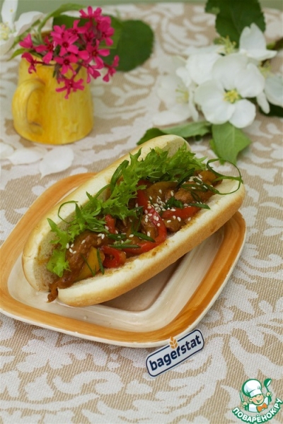 Хот-дог по мотивам азиатской кухни Хот-дог по мотивам азиатской кухни