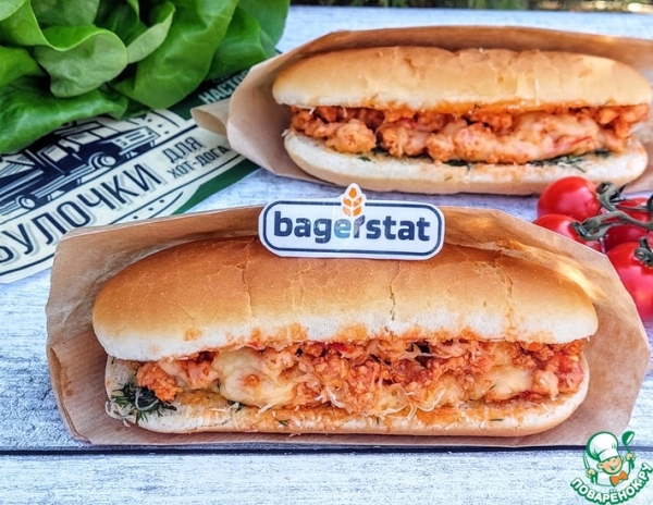 Хот-дог с курицей и сыром