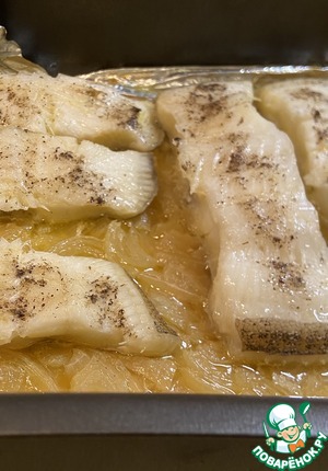 Палтус на луковой подушке Палтус на луковой подушке