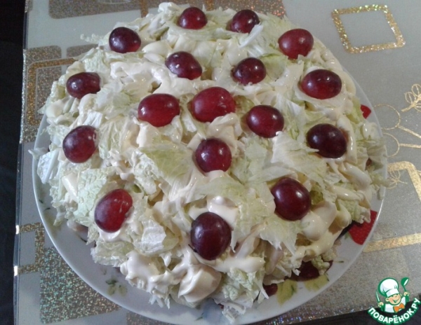 Салат изысканный с рыбой и виноградом Салат изысканный с рыбой и виноградом