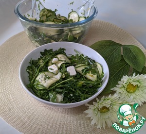 Салат с цуккини, рукколой и фетой