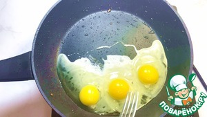 Сэндвич с жареным яйцом в чиабатте