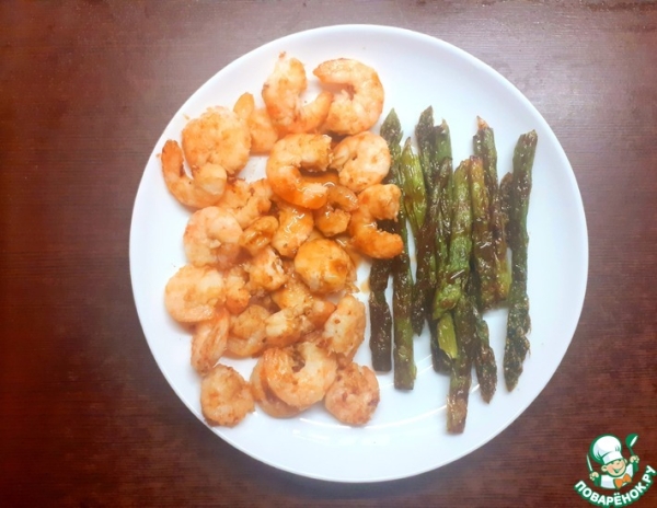 Спаржа с креветками