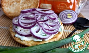 Стейк бургер с "битым" огурцом Стейк бургер с "битым" огурцом