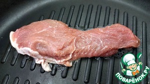 Стейк бургер с "битым" огурцом Стейк бургер с "битым" огурцом